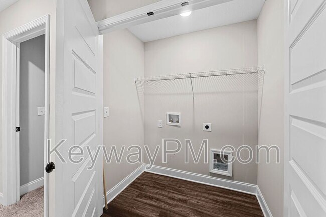 Building Photo - 3070 Venetian Dr