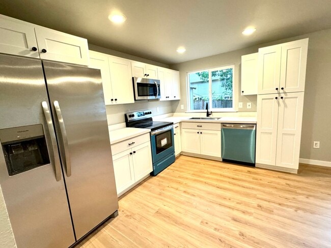 Building Photo - Modern 2BR, 1.5BA Duplex in Gig Harbor - F...