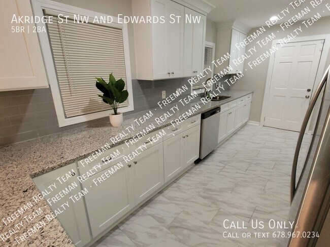 Building Photo - 1471 Akridge St NW