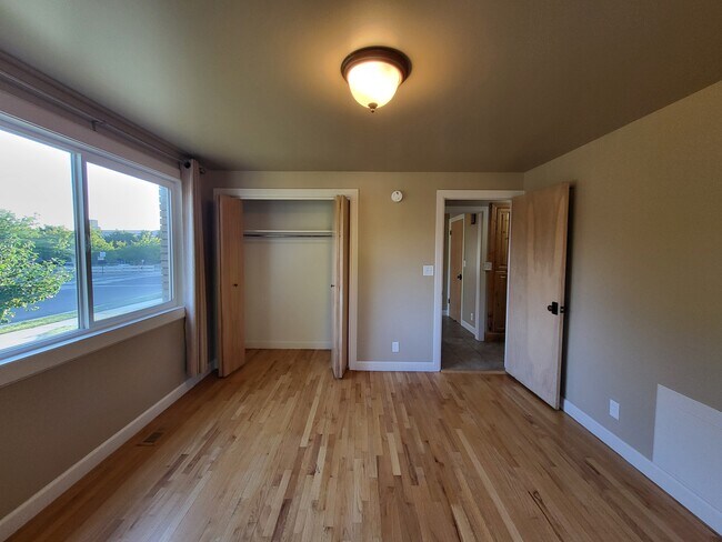 South bedroom-main floor-3 - 1905 Saint Marys Dr