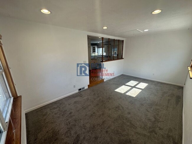 Building Photo - 796 Kenton St