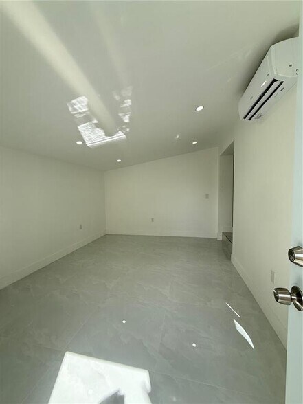 Building Photo - 1310 NW 41st St