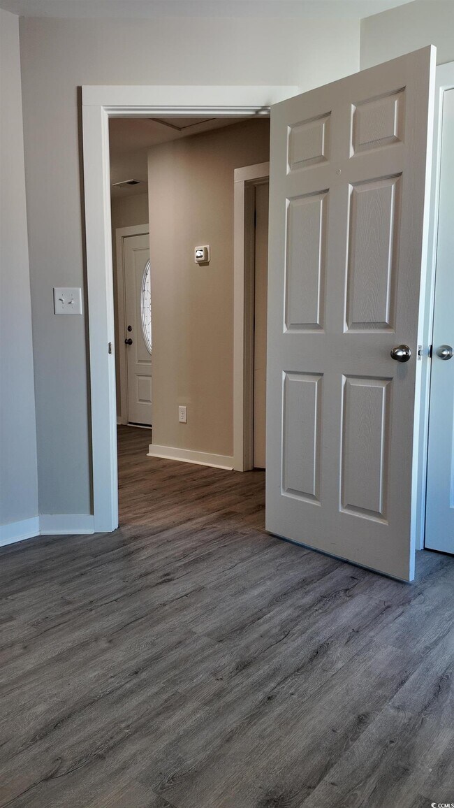 Building Photo - 1561 Heirloom Dr