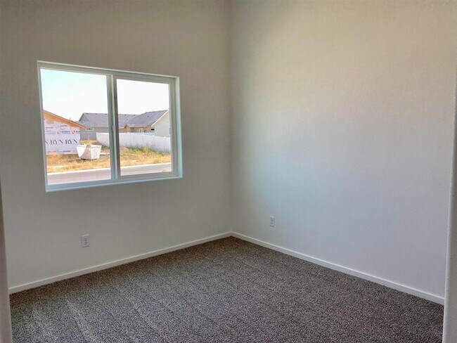 Building Photo - Stunning 3 Bed, 2 Bath Rancher in Airway Heights!