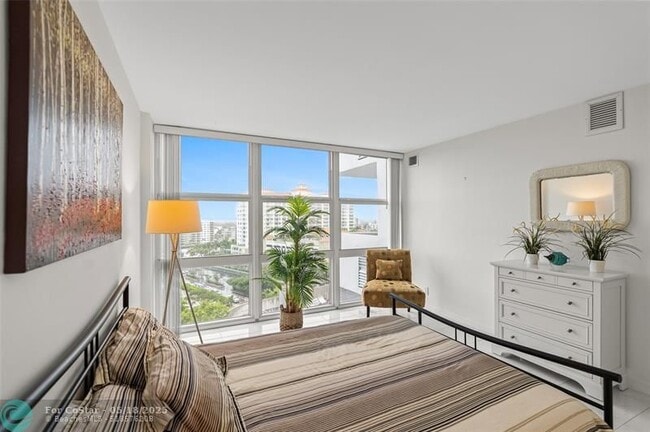 Building Photo - 2841 N Ocean Blvd