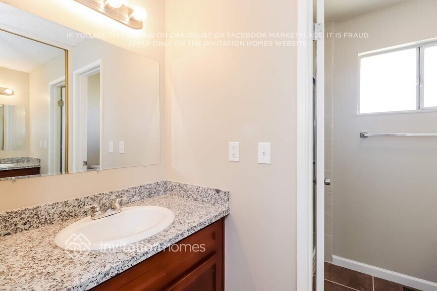 Building Photo - 2954 Redwood Dr