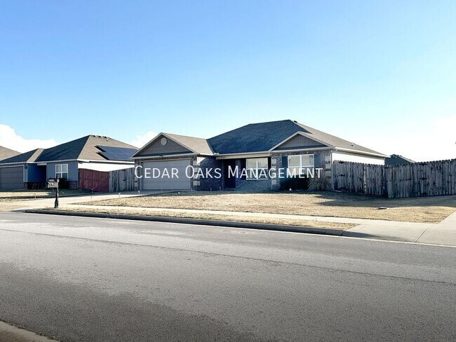 Building Photo - 2389 Wyandotte Ave