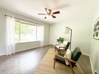 Building Photo - 450 NE Riverhill Dr