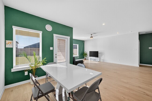 Building Photo - 30611 Castle Cove Dr