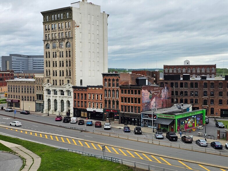 Building Photo - 98 Genesee St