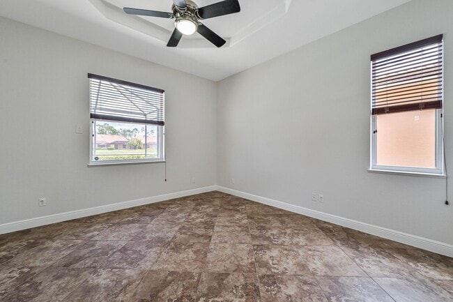 Building Photo - ** Immaculate,  3 Bed/2 Bath Lake Front Pool Home in Naples ~ Available NOW**