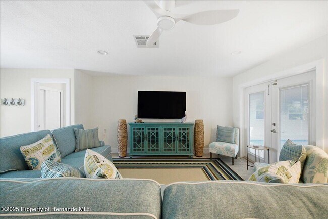 Building Photo - 4262 Biscayne Dr