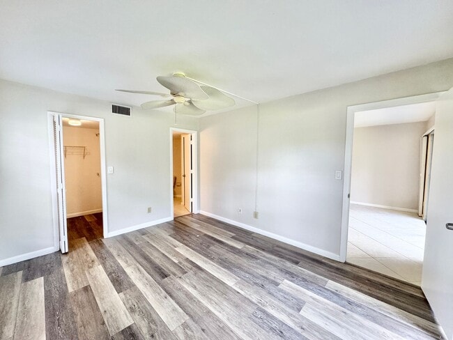 Building Photo - ** BRADSTROM VILLAGE ** 3 BED / 2 BATH CON...