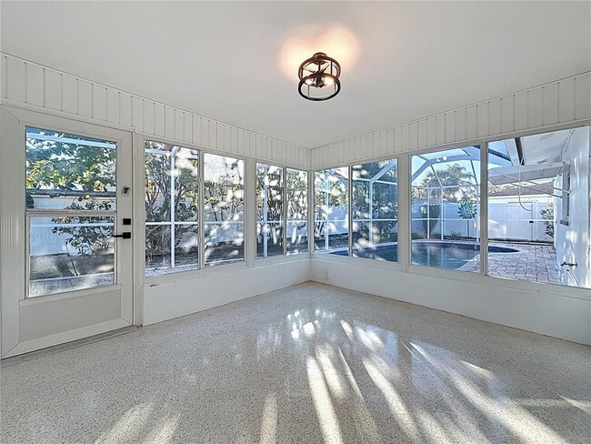 Building Photo - 2161 Edythe Dr