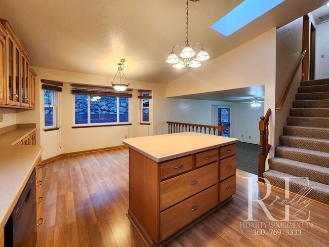 Building Photo - Spacious Silverdale Tri-Level with Hot Tub & Stylish Kitchen
