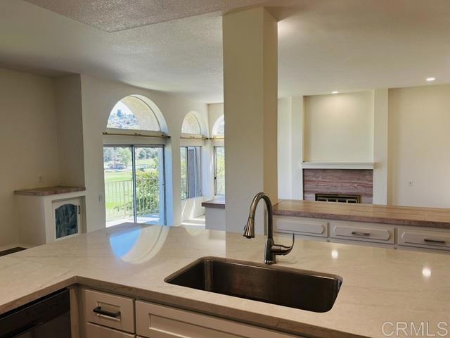 Building Photo - 2530 Navarra Dr