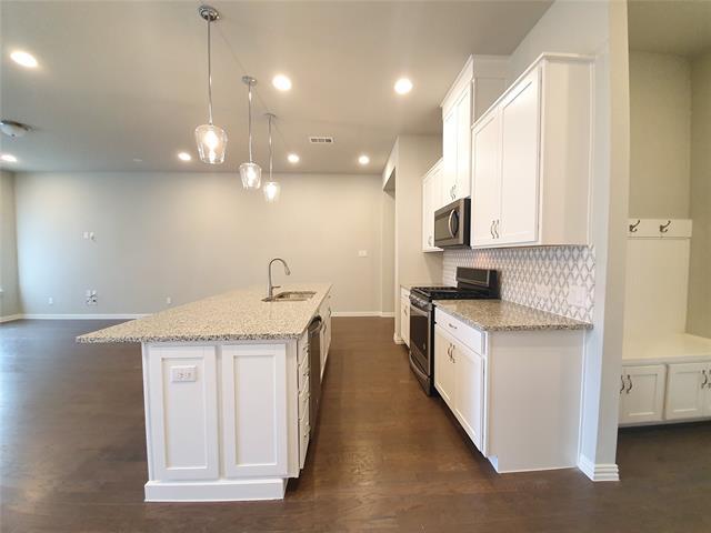 Building Photo - 8266 Primrose Wy