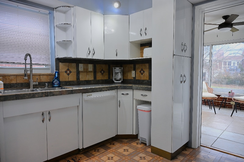 Building Photo - 21 Lake St