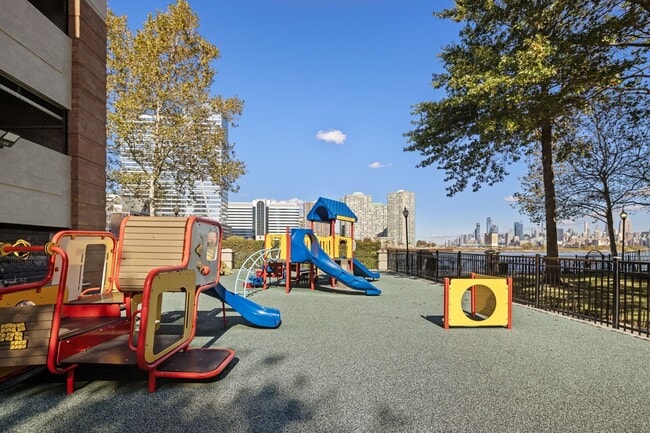 Building Photo - 20 2nd St