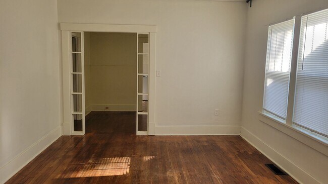 Building Photo - PRE-LEASING!! AVAILABLE JUNE 10TH! 3 Bedroom/1 Bathroom House