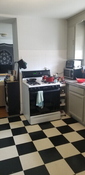 Gas range - 879 Broadway