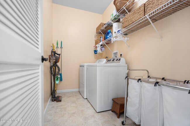 Building Photo - 254 Hawthorne Ln