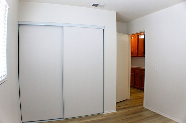 Building Photo - Newly Updated 4 bedroom home for Rent.
