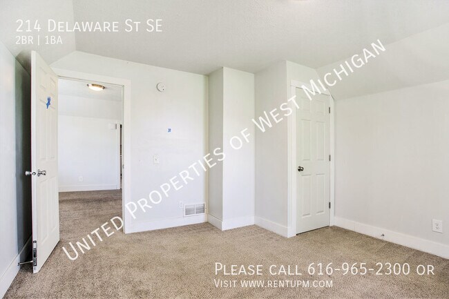 Building Photo - 214 Delaware St SE