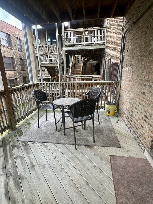 Building Photo - 1048 W Bryn Mawr Ave