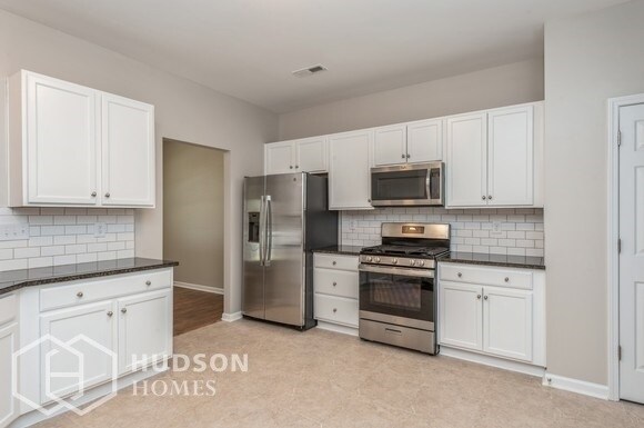 Building Photo - NOW AVAILABLE! - 156 Valerie Dr, Lincolnto...