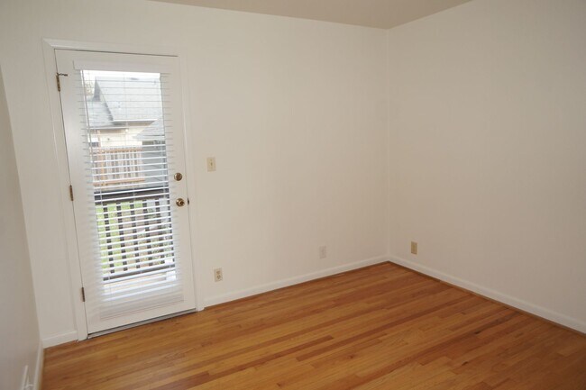 Building Photo - SE Portland 3-bedroom remodeled Bungalow