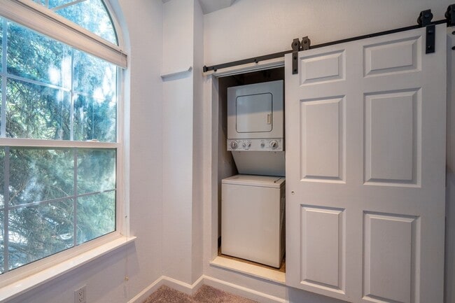 Building Photo - 4943 S Carson St