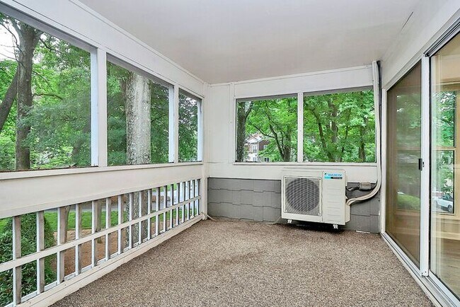 Building Photo - Bright 2BD/2BA Tennis Villa at Lake Norman!