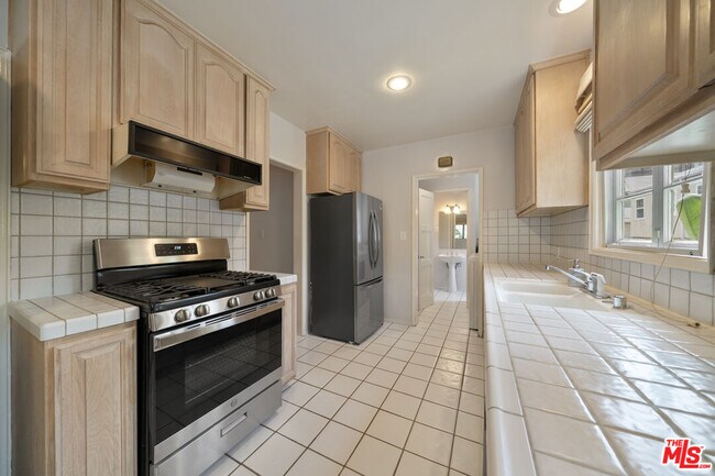 Building Photo - 10374 Ashton Ave