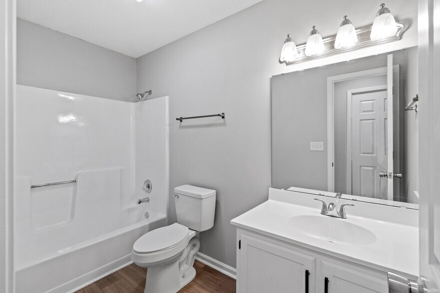 Building Photo - 325 Eastwood Dr