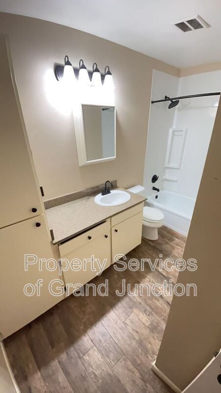 Building Photo - 3298 Lombardy Ln