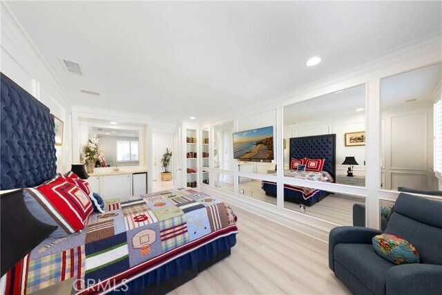 Building Photo - 7 Vista Luci