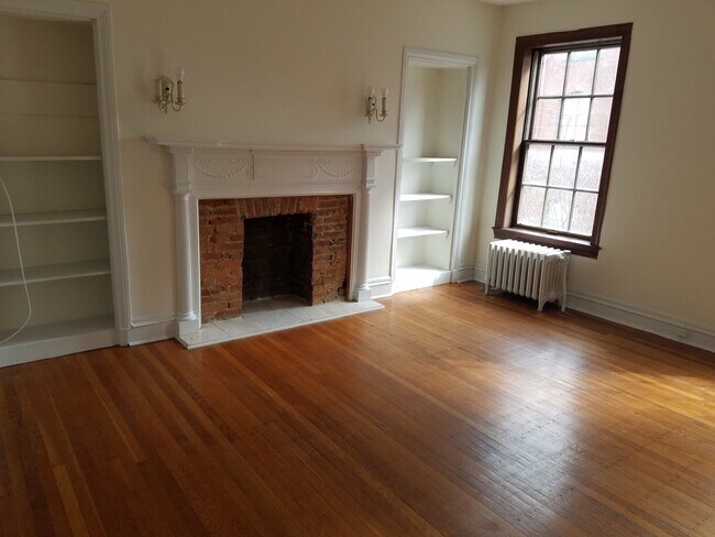 Building Photo - 350 S 15th St