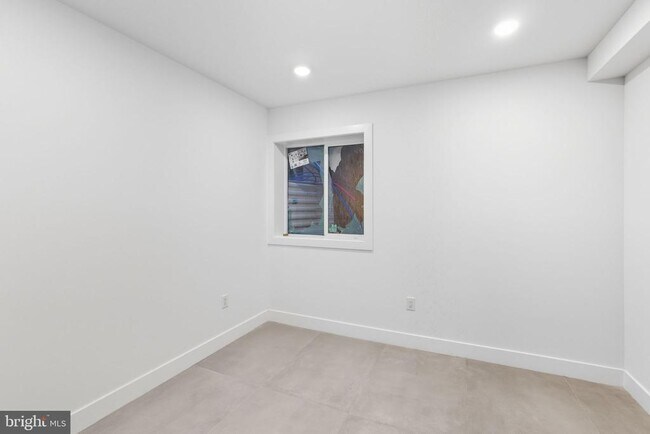 Building Photo - 2713 W Montgomery Ave