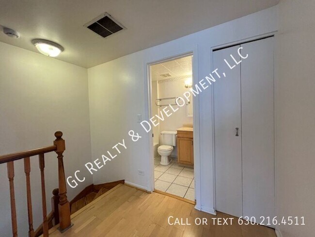 Building Photo - 1800 Jamestown Cir