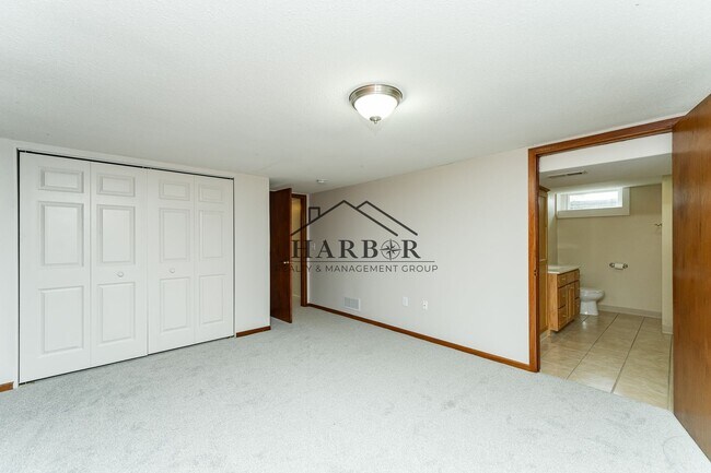 Building Photo - 2920 20th St SE