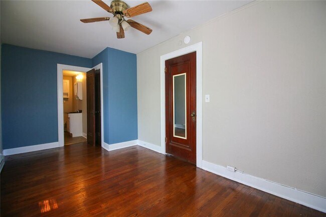 Building Photo - 608 Chautauqua Ave