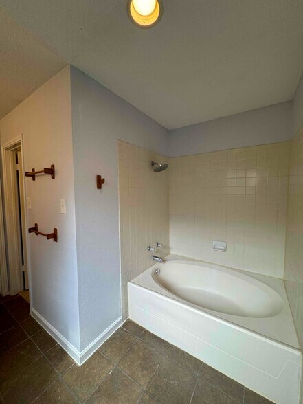Building Photo - 8742 Ridge Moon Dr