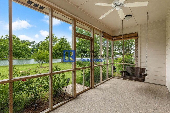 Building Photo - 3 Bed / 2 Bath Home on the Water in Ashbrooke