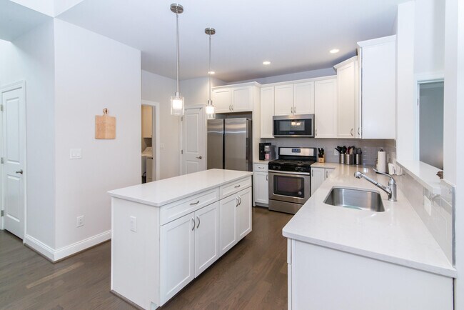 Building Photo - 2544 Oxford Cir