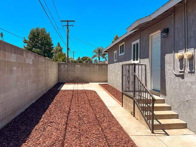 Building Photo - Modern Retreat with Spacious Yard & Cozy Interiors