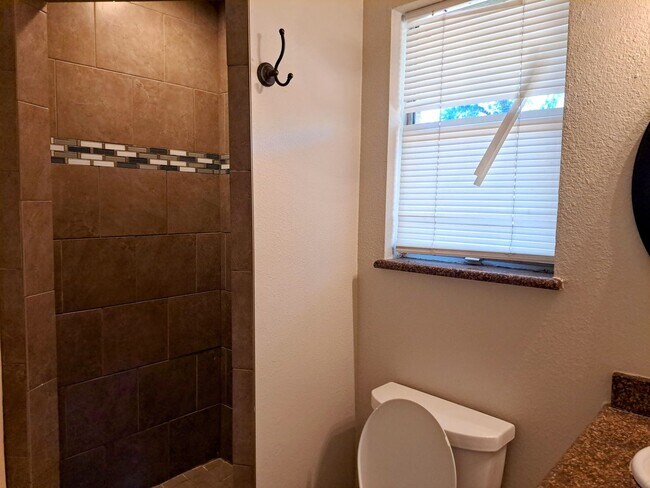 Building Photo - 56041 Glenwick Ln