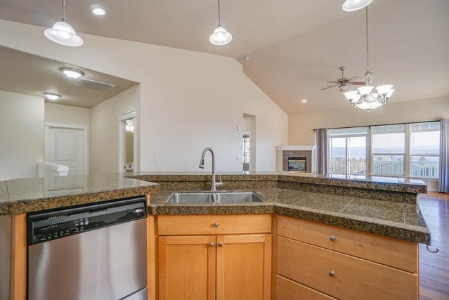 Building Photo - BEAUTIFUL VIEWS of MT. HOOD