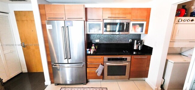 Building Photo - 253 NE 2nd St