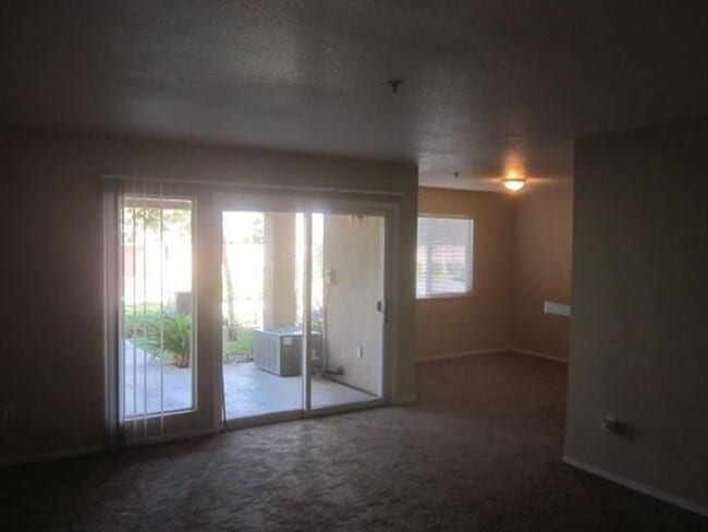 Building Photo - Spacious Condo in a Gated Community in Tracy